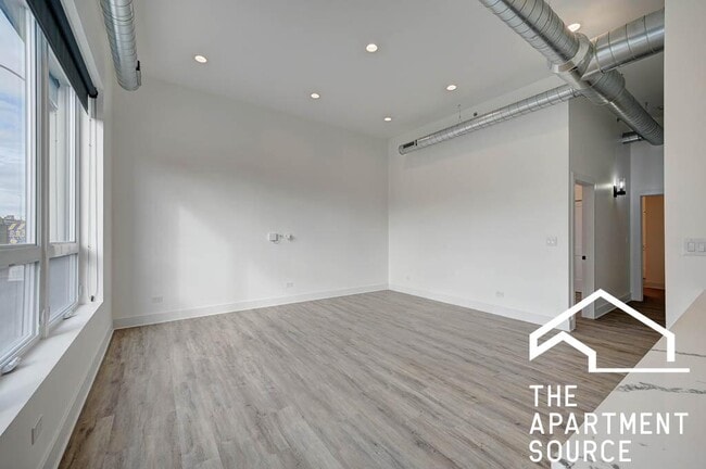 Building Photo - Beautiful 2 Bed 2 Bath in Lincoln Square