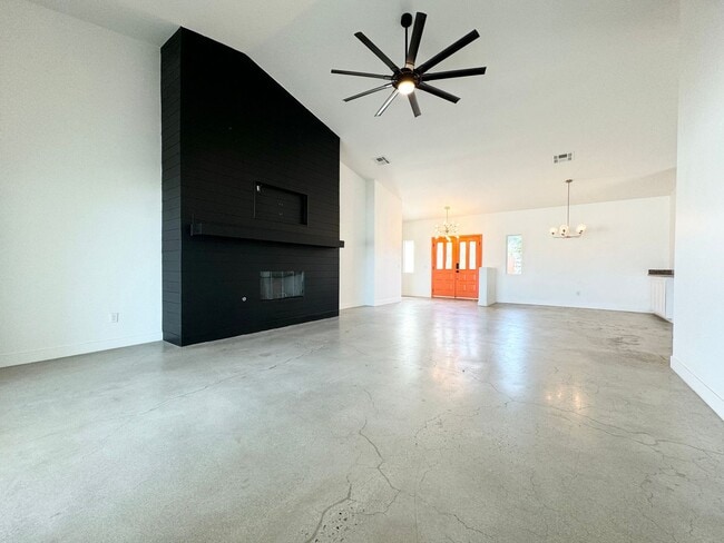 Building Photo - COMING SOON!!! 4 Bedroom / 2 Bath House with Solar in Desert Hot Springs!