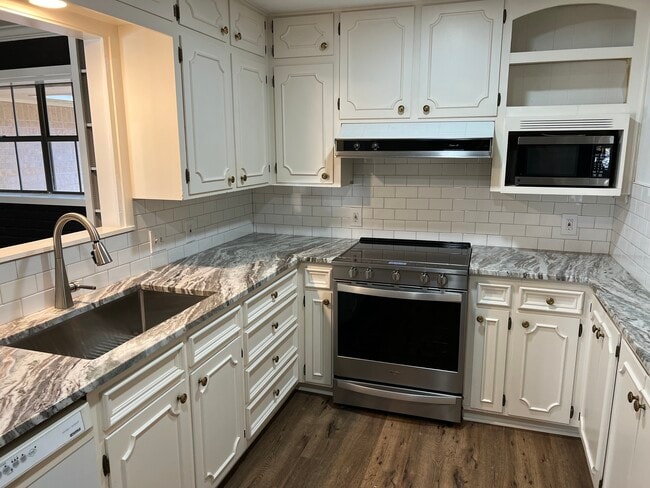Kitchen - 714 Woodland Hills Dr