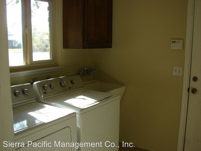 Building Photo - 1590 Stabler Ln