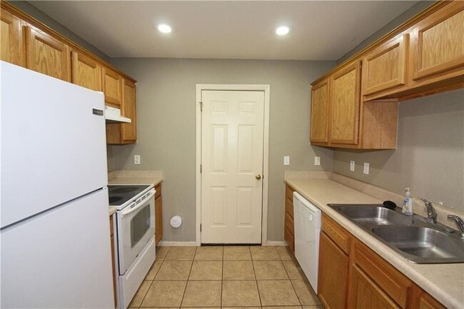 Building Photo - 4102 SW Chapelstone Ave