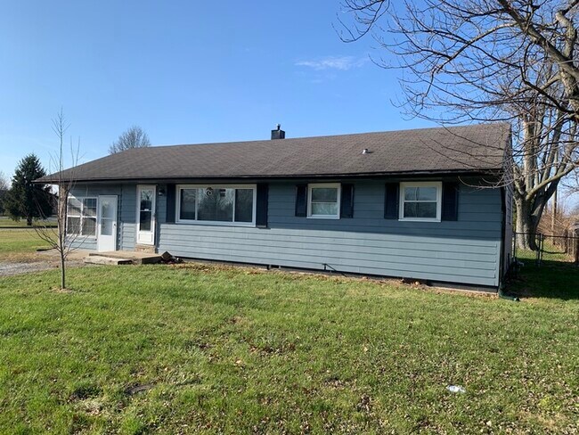 Building Photo - Lots of space and a huge yard