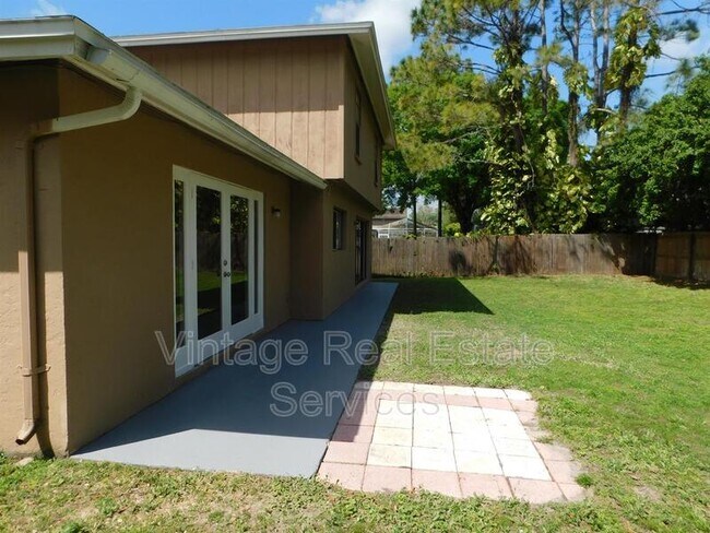 Foto del edificio - 4913 Rockledge Cir