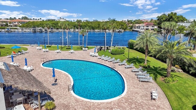 Foto del edificio - 899 Jeffery St