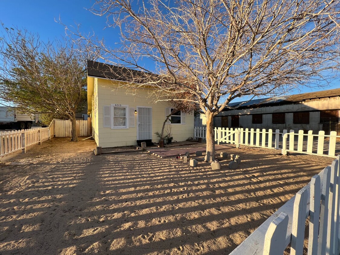 Primary Photo - Cozy 3 Bed/1 Bath, With a White Picket Fence
