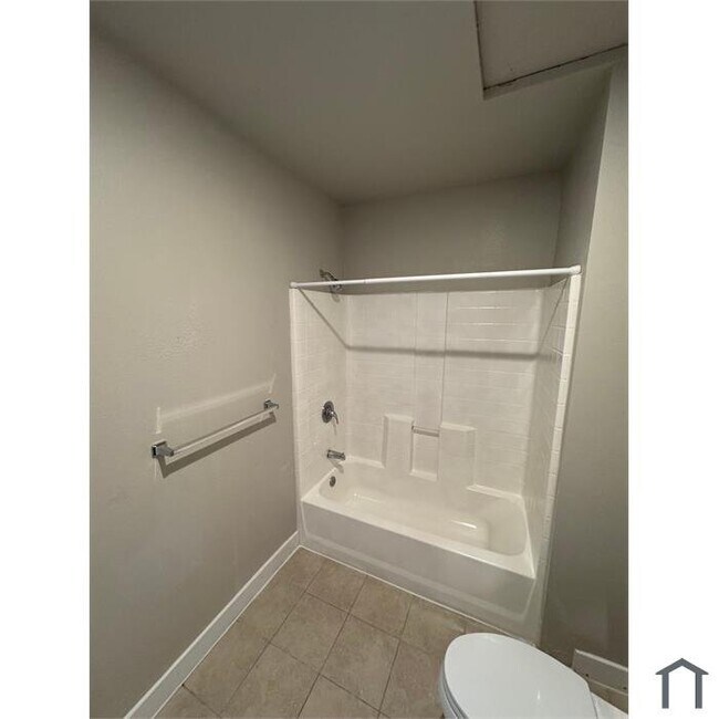 Foto del edificio - 928 W 83rd St