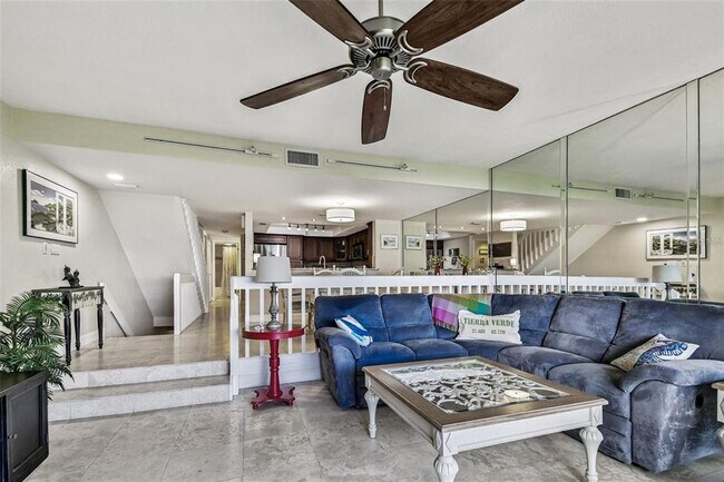 Foto del edificio - 127 1st St E