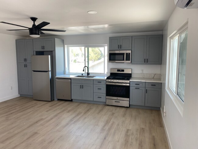 Building Photo - 7454 Skyline Dr