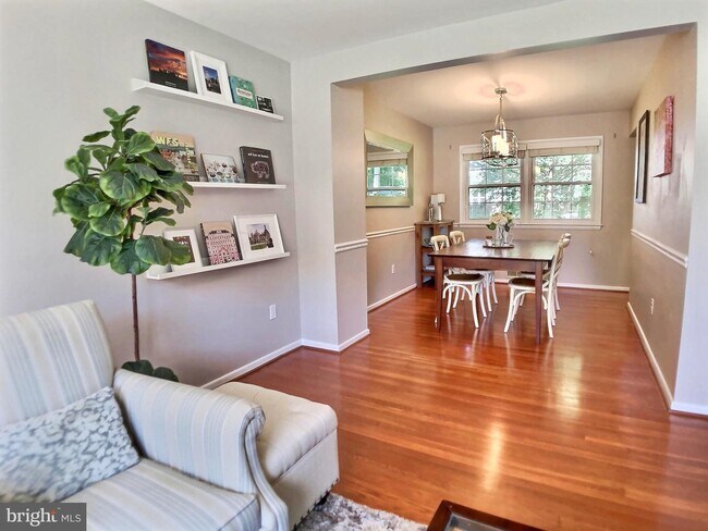 Foto del edificio - 8426 Cottage St