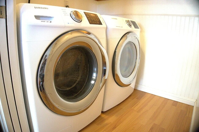 Building Photo - "Welcome to Your New Home: Spacious 2-Bed, 2-Bath Apartment in San Carlos!"