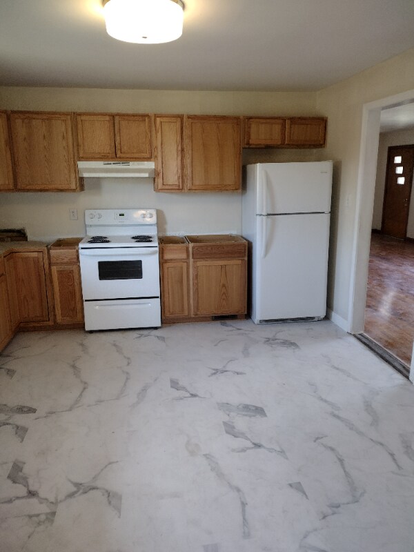 Building Photo - 401 Twin Oaks Dr