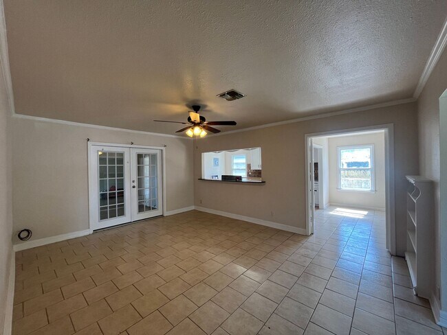 Foto del edificio - LINDALE PARK WITH EXTRA SQUARE FOOTAGE!!