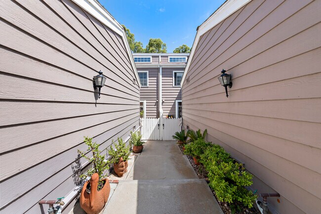 Building Photo - 33172 Ocean Bright