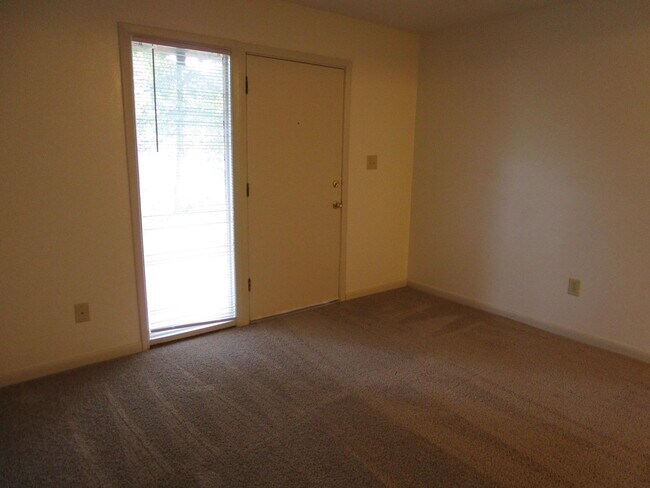 Foto del edificio - 6180 Circle Dr