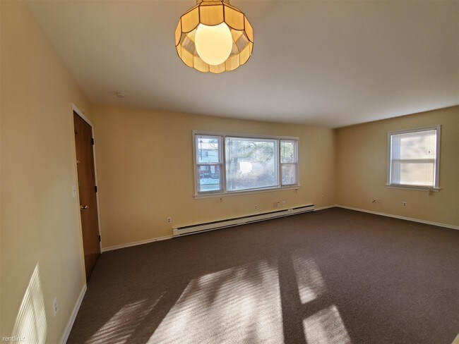 Foto del edificio - 2 br, 1 bath  - 220 Glen Haven Rd c