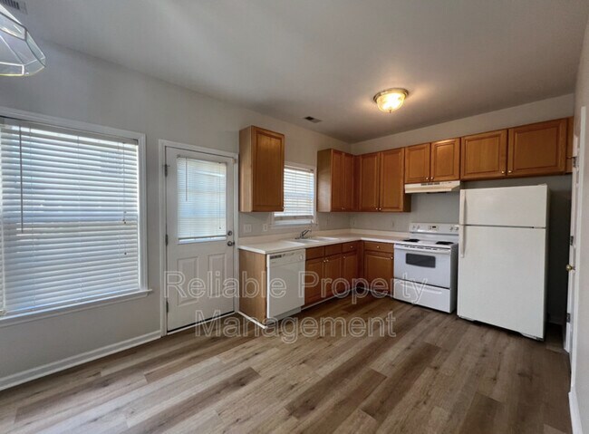 Foto del edificio - 2825 Bennington Dr