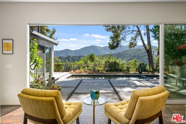 Building Photo - 2505 Pesquera Dr