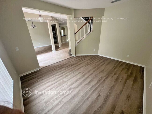 Foto del edificio - 627 Errol Pkwy