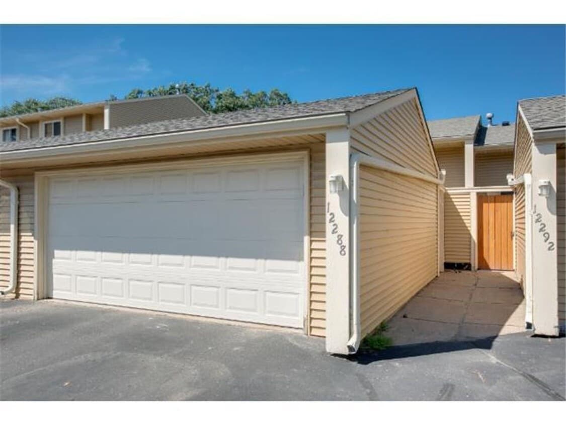 Updated Townhome in Coon Rapids!! 3bed/2bath - Updated Townhome in Coon Rapids!!  3bed/2bath