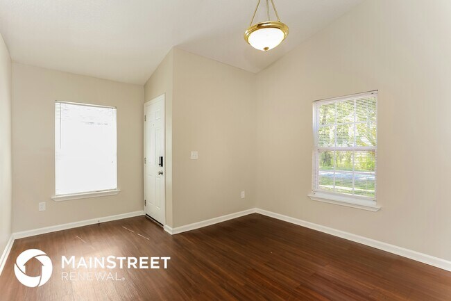 Foto del edificio - 8566 Maple St