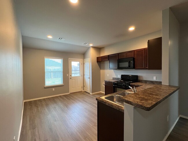 Building Photo - $500 OFF FIRST MONTHS RENT! Home with abov...