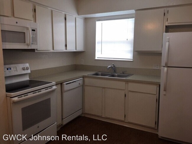 Building Photo - 3 br, 1.5 bath Apartment - 1017A Summercrest