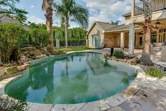 Building Photo - 58 Lake Rd