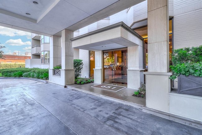 Building Photo - 651 Bering Dr