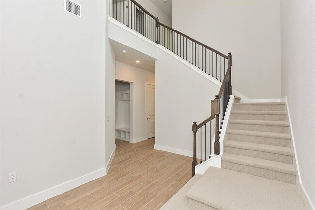 Building Photo - 6318 Leftwich Cv