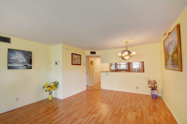 Building Photo - 2809 Florida Blvd