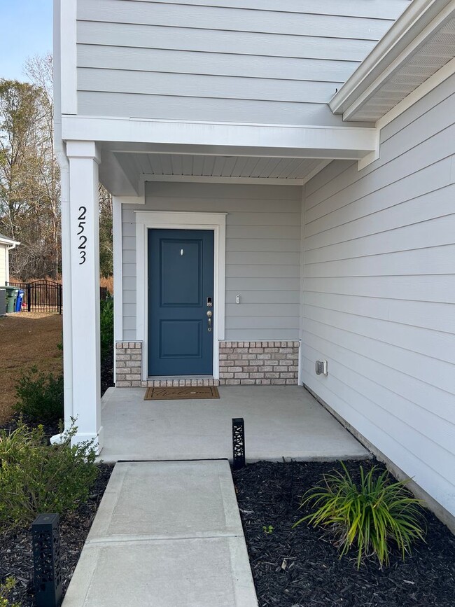 Foto del edificio - BEAUTIFUL 4 bedroom / 3 bath home located off Water Tower Road!