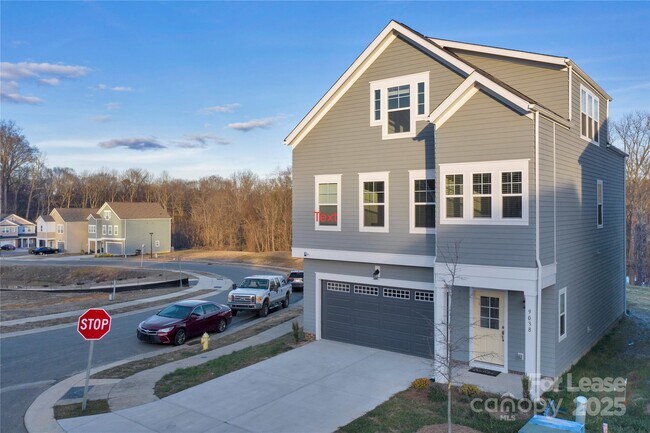 Foto del edificio - 9038 Henry Thoreau Rd