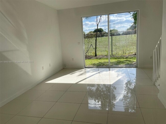 Foto del edificio - 3486 NW 13th St