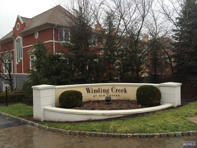 Primary Photo - 104 Winding Creek