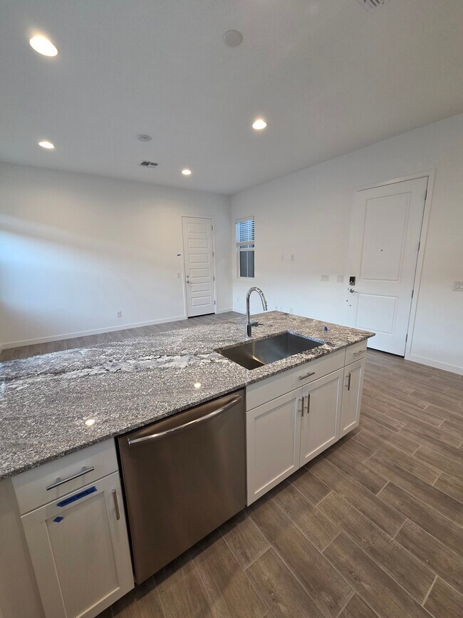 Building Photo - 23039 E Roundup Way
