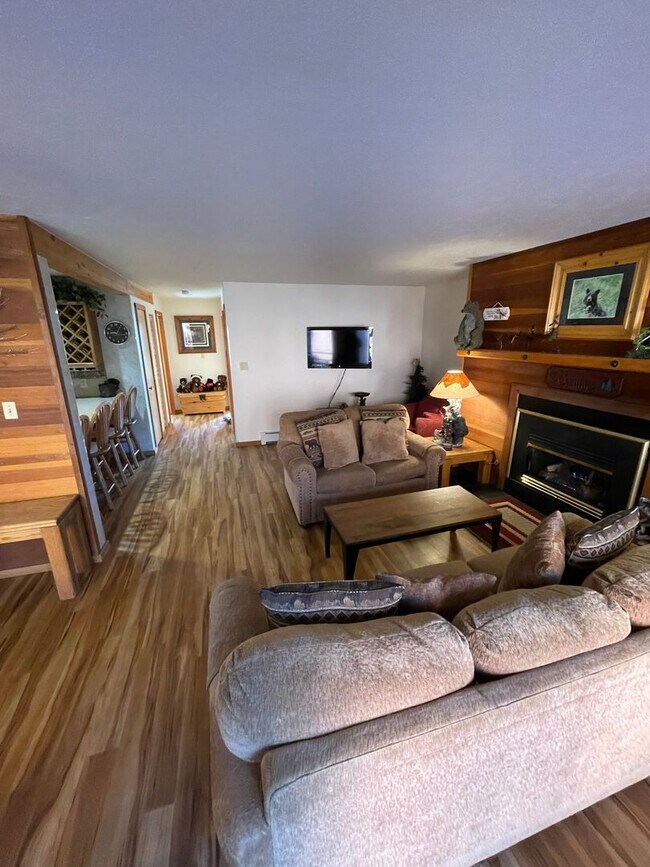 Building Photo - SUMMER RENTAL -Timber Ridge Condo - Cozy 2...