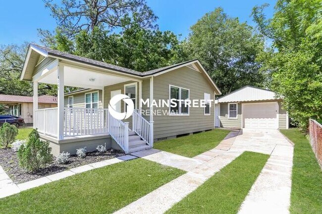 Building Photo - 3 Bedroom Pet-Friendly Home in JACKSONVILLE, FL with Main Street Renewal