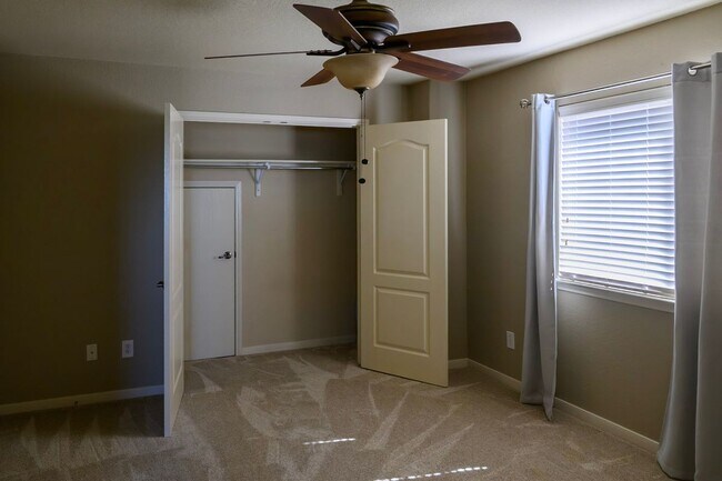 Building Photo - 627 Oxalis