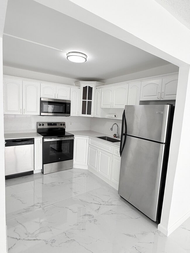 Building Photo - 1005E