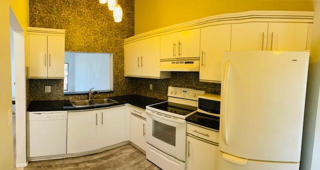 Building Photo - 3386 Lucerne Park Dr