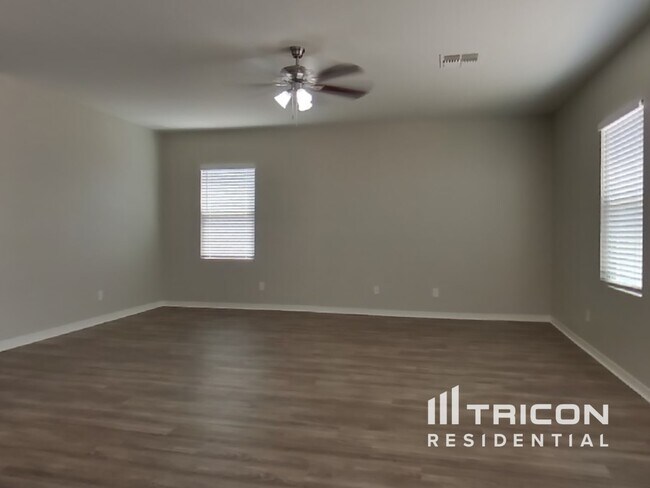 Foto del edificio - 36003 W Santa Monica Ave