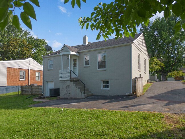 Foto del edificio - 2BR/1BA House in Great Location