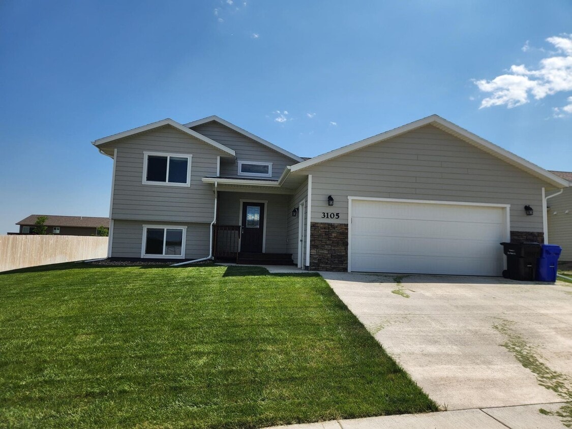 Primary Photo - 4 BED | 3 BATH | SINGLE-FAMILY | DOUBLE GA...