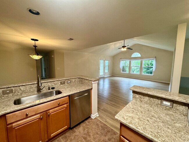 Foto del edificio - 4665 Fringetree Dr