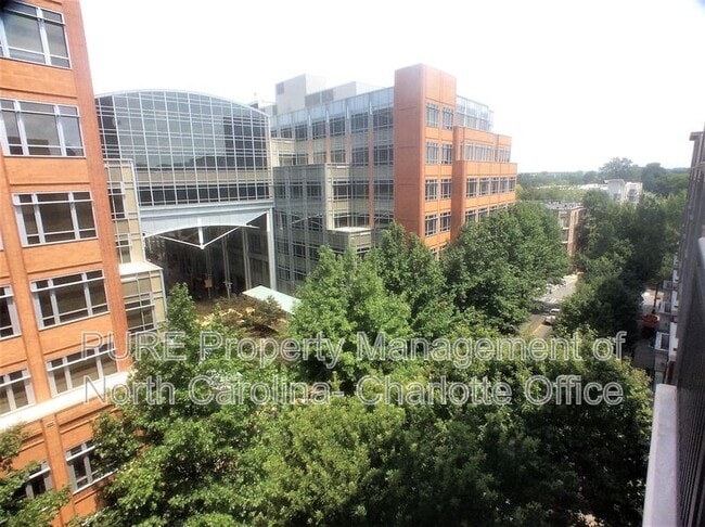 Foto del edificio - 718 W Trade St