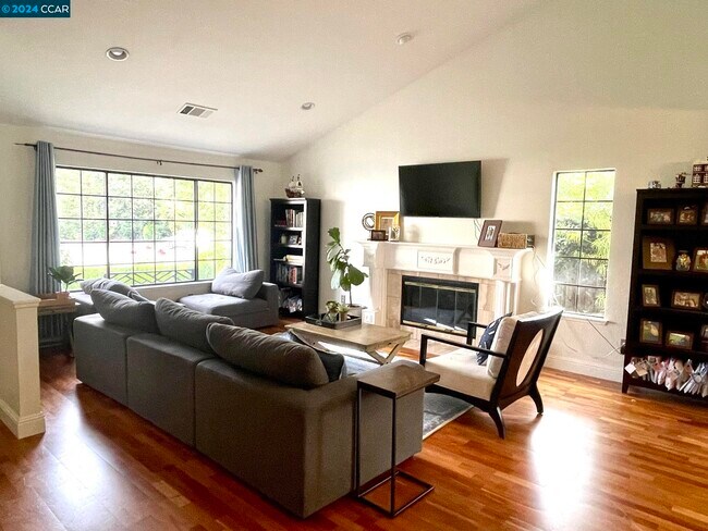 Foto del edificio - 15 Versailles Ct