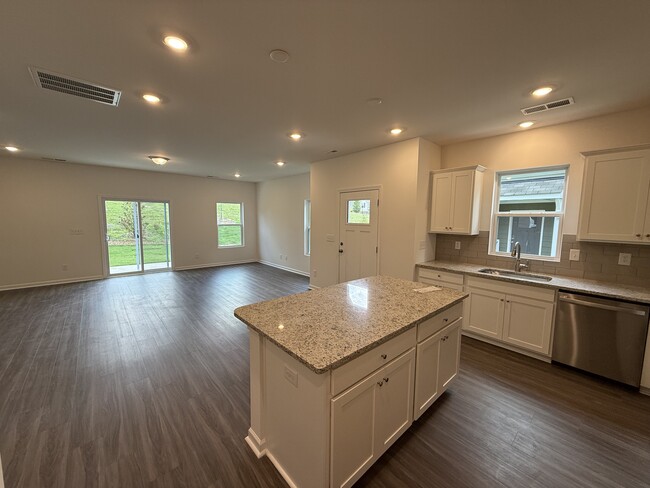 Building Photo - 3204 Lilac Grove Dr