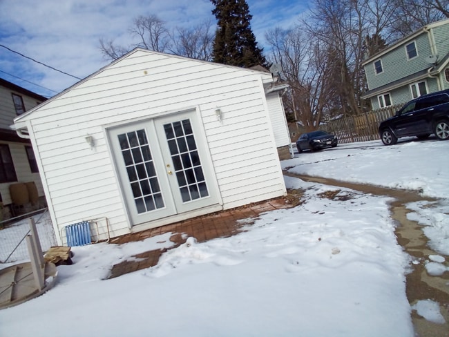 Building Photo - 713-715 15th Pl