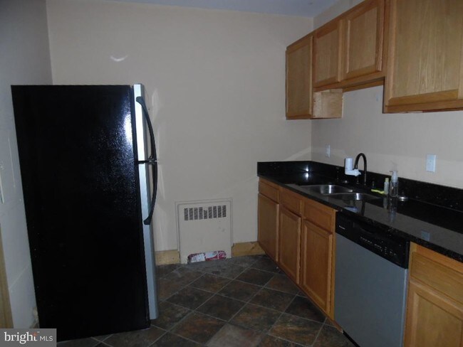 Foto del edificio - 10 Blue Ridge Ave