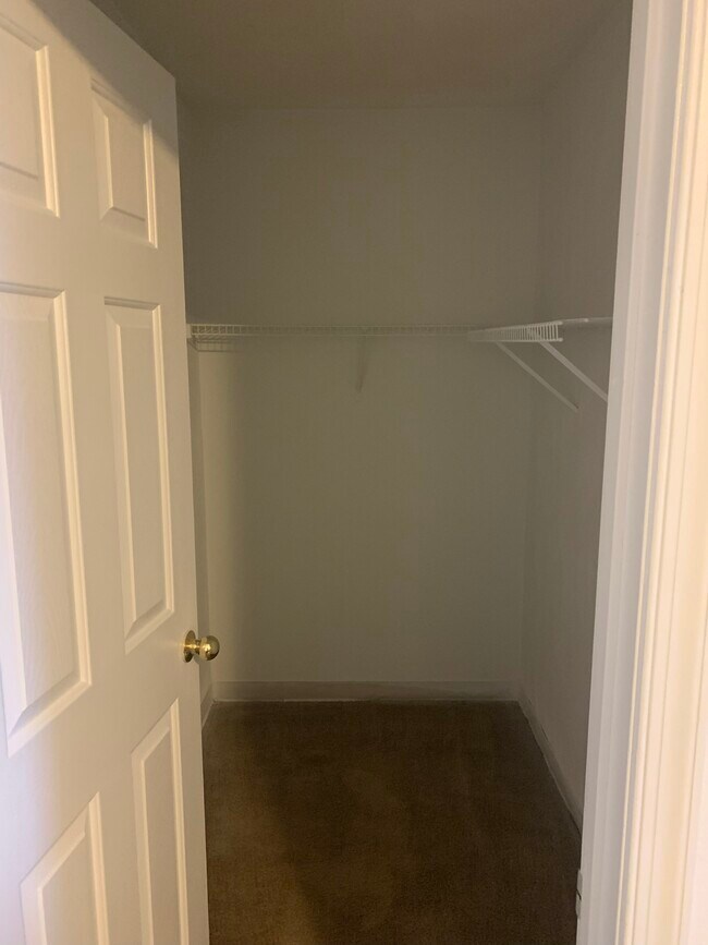 Walk-in Closet - 1814 Putter Ct